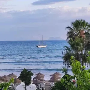 En A Metros Del Puerto Deportivo Apartamento